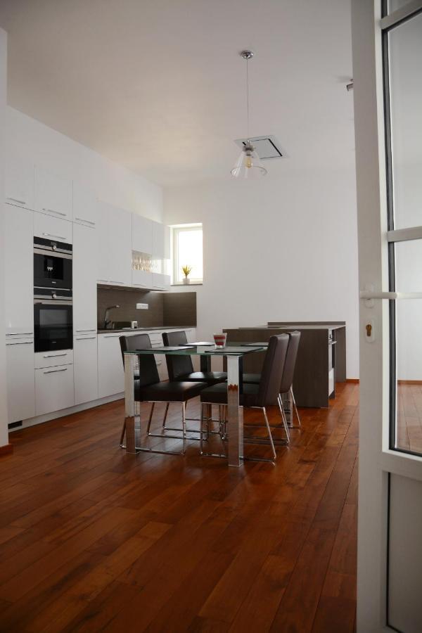 Premium Apartment Near Banska Bystrica Square With Two Big Bedrooms Luaran gambar
